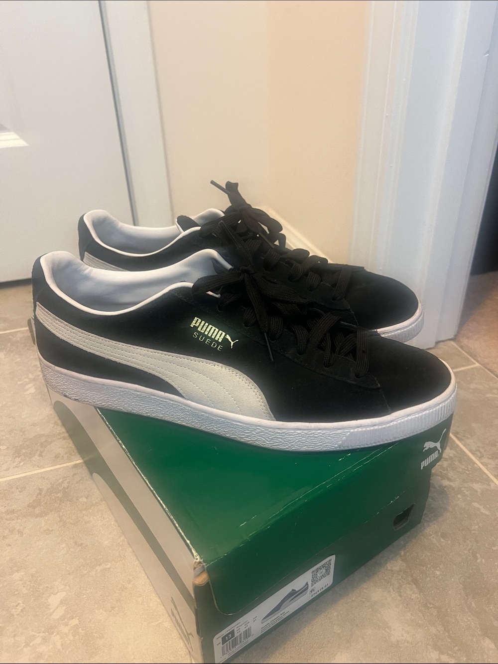 Puma Suede Men’s Sneakers - Black with White Formstrip